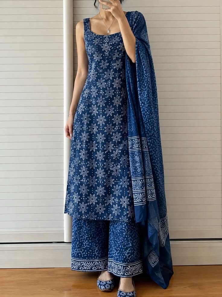 Navy Blue Floral Printed Kurta Set