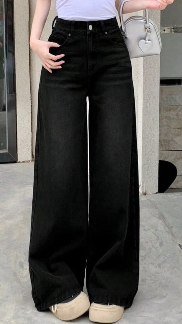 Women’s Black High-Waist Wide-Leg Jeans